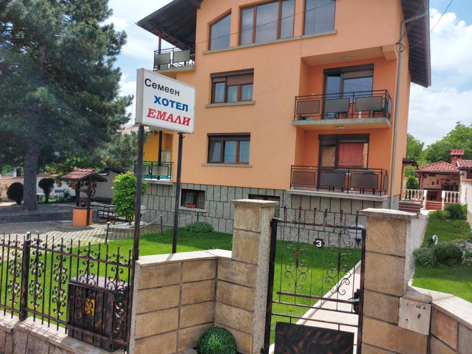 Family Hotel Emaly 1 Bankya Exteriör bild